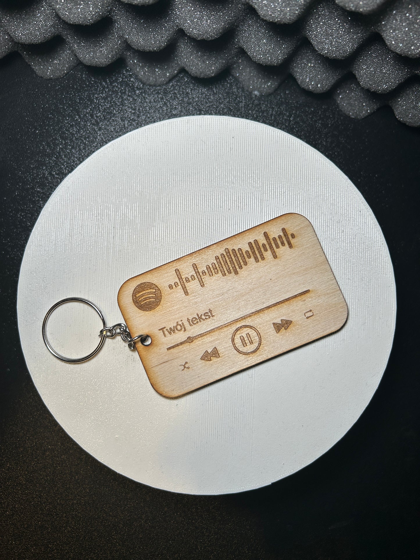 Drewniany brelok Spotify v2